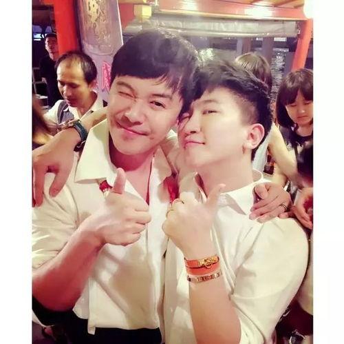 闺蜜进了娱乐圈带我吃瓜,带我一起尝鲜娱乐圈瓜果盛宴