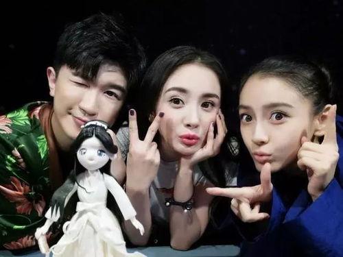 闺蜜进了娱乐圈带我吃瓜,带我一起尝鲜娱乐圈瓜果盛宴